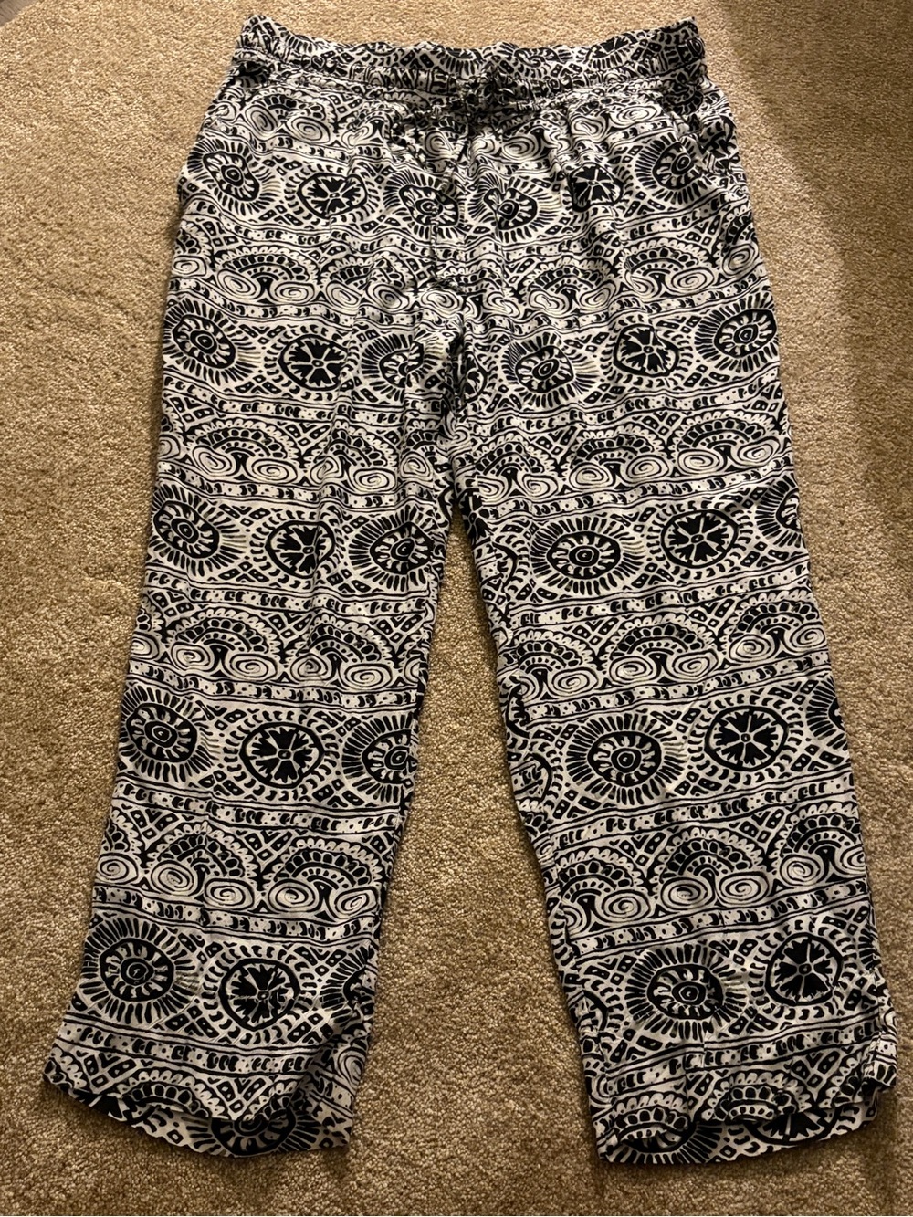 Abstract cropped pants